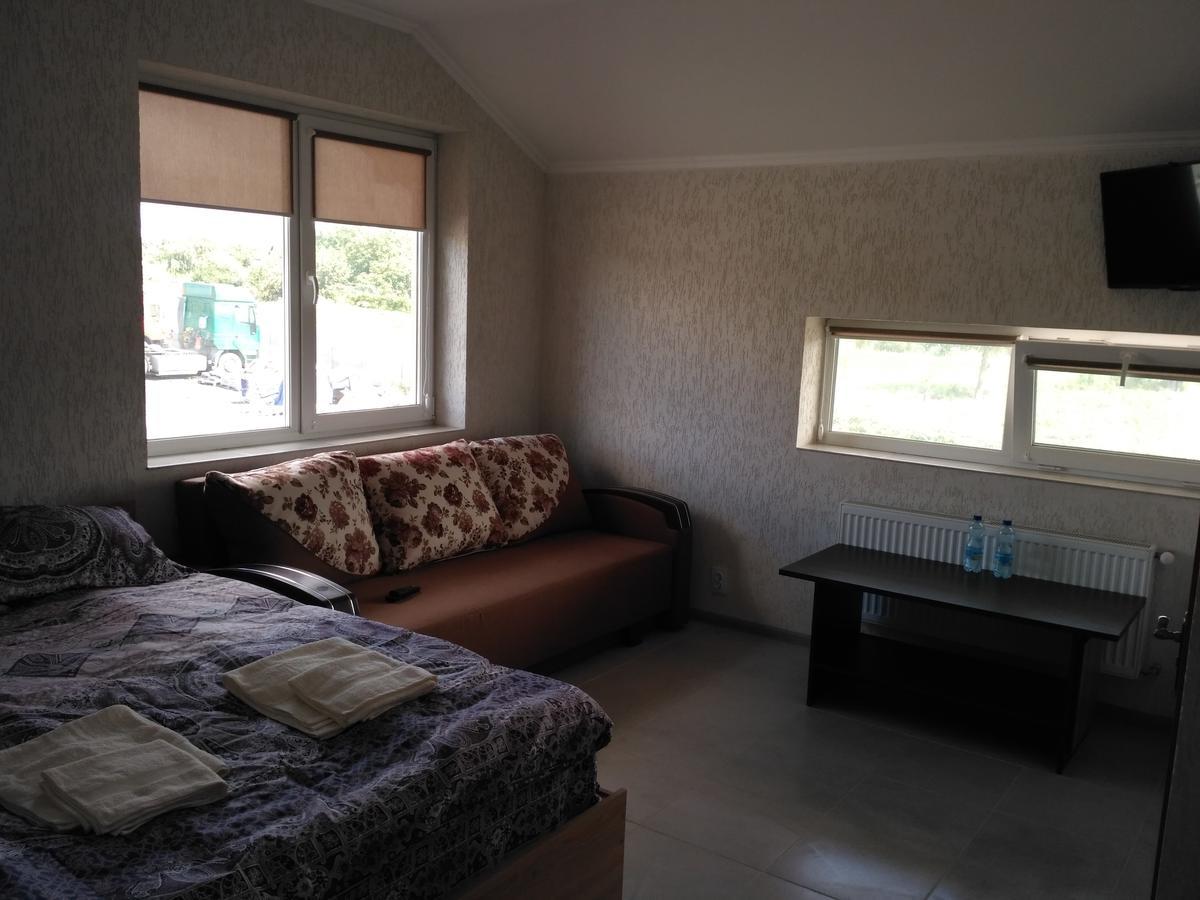 Motel Lutsʼk Extérieur photo