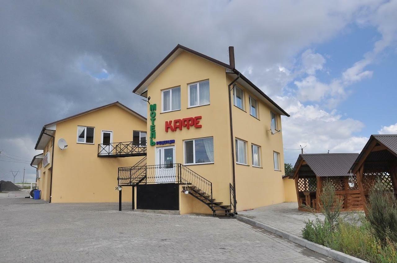 Motel Lutsʼk Extérieur photo