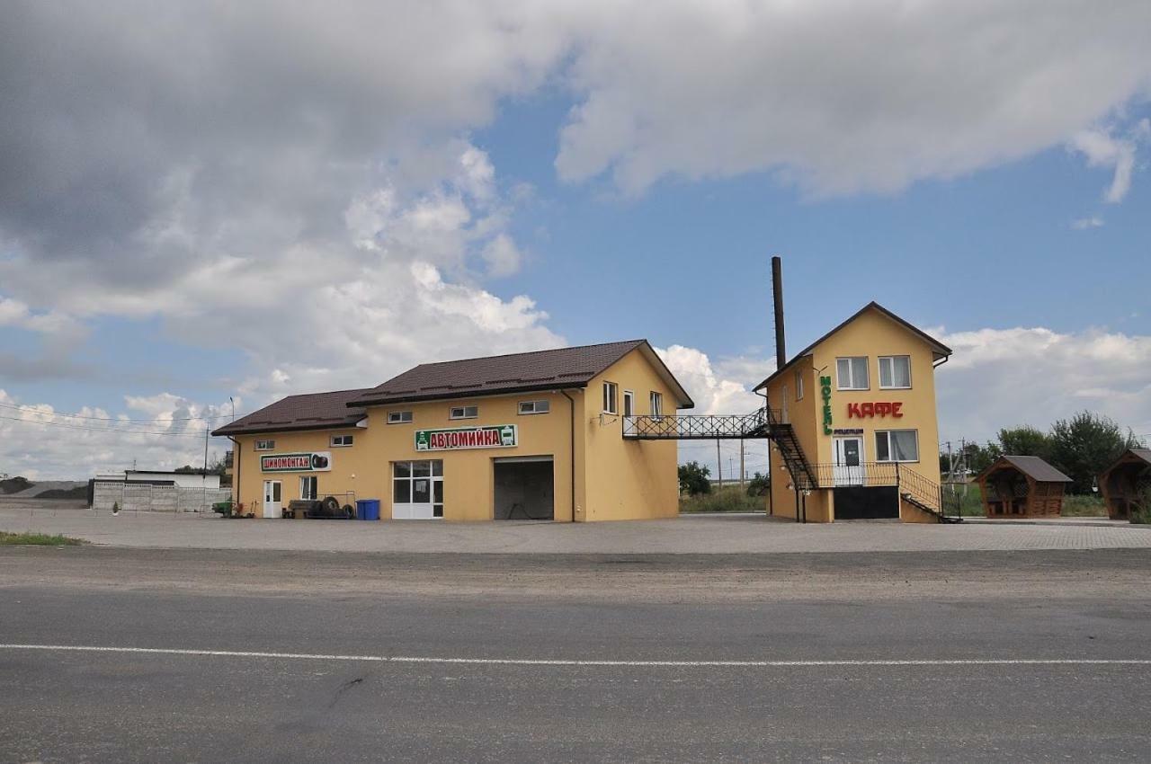 Motel Lutsʼk Extérieur photo